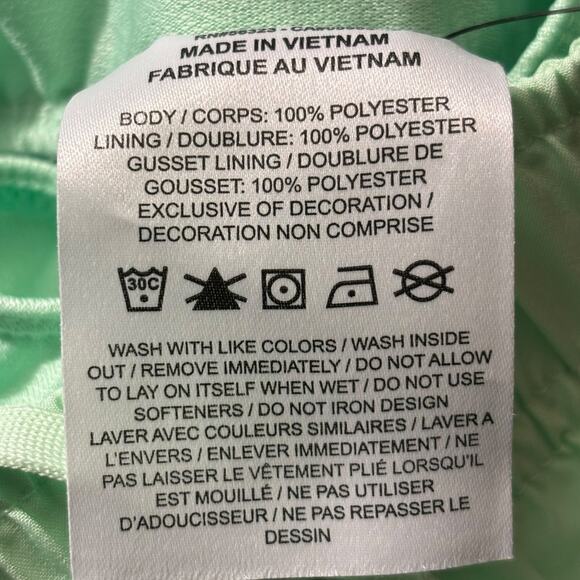 Nike NWT Women's Nike Tempo Running Shorts Color Vapor Green Size Small - Picture 6 of 7